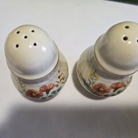 Mikasa Sugar Bowl with Salt & Pepper Shakers - Picture 5 of 14